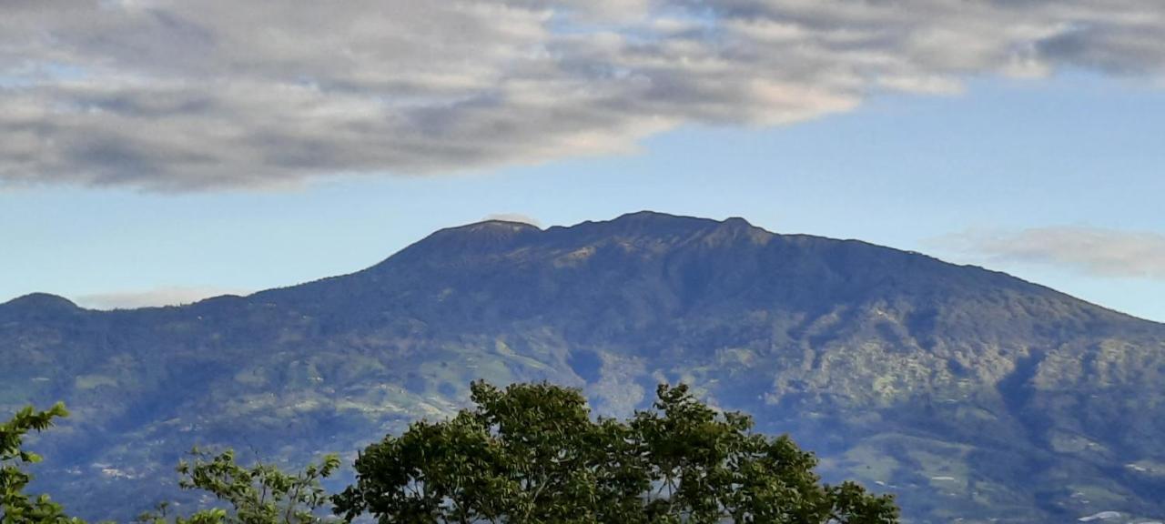 Pochotel Turrialba Bagian luar foto