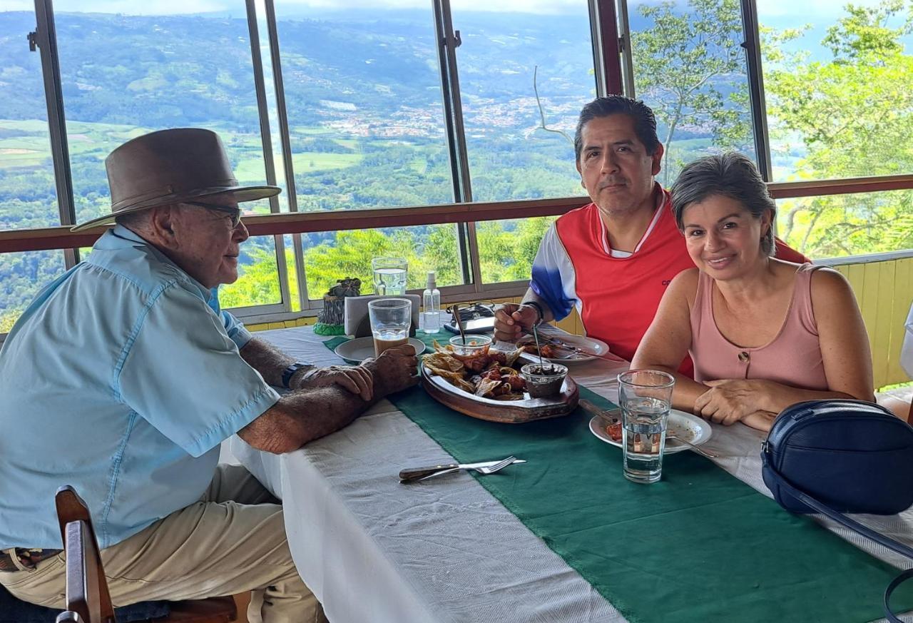 Pochotel Turrialba Bagian luar foto